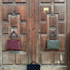 Sac à main à clous en cuir modèle Helena