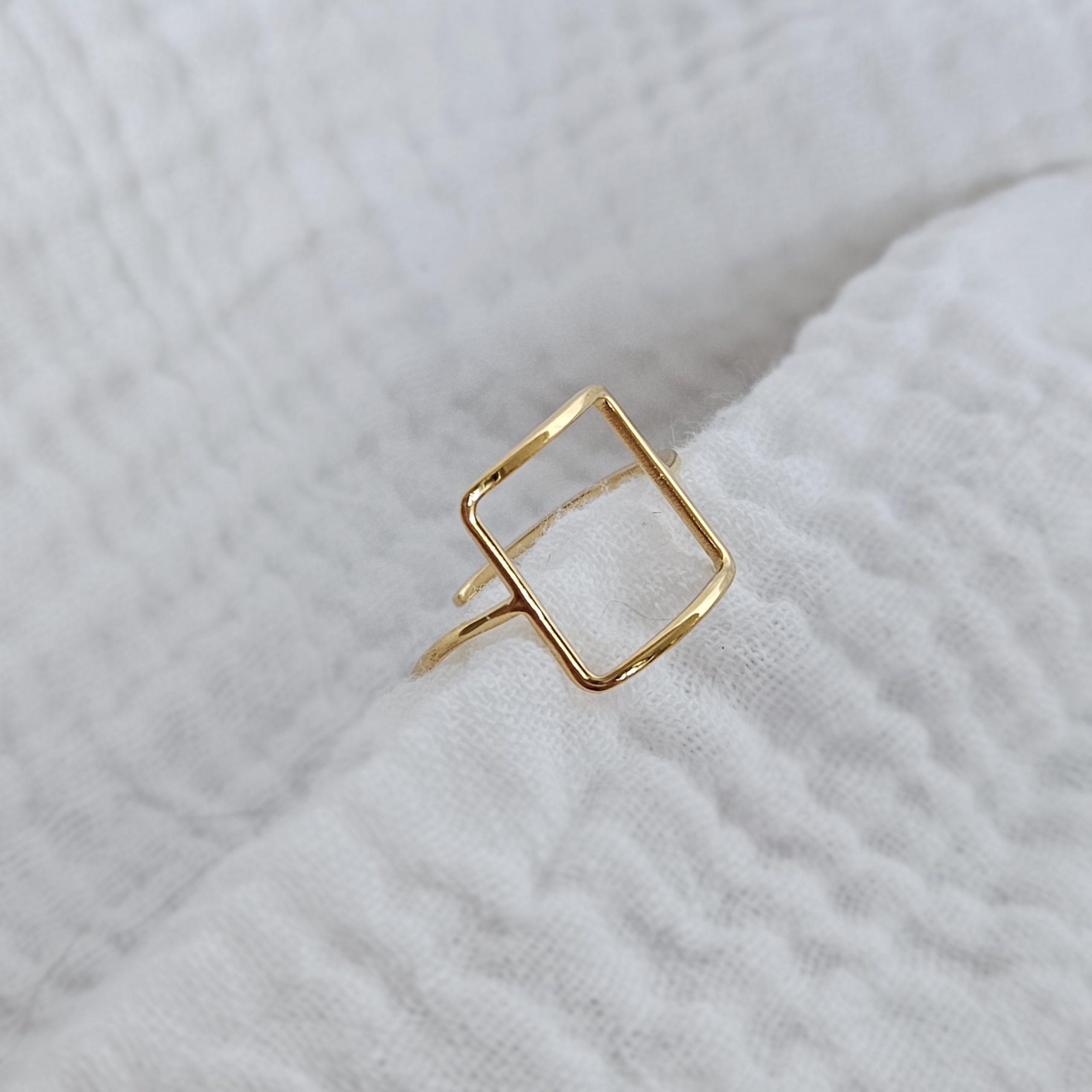 Bague grand carré fin