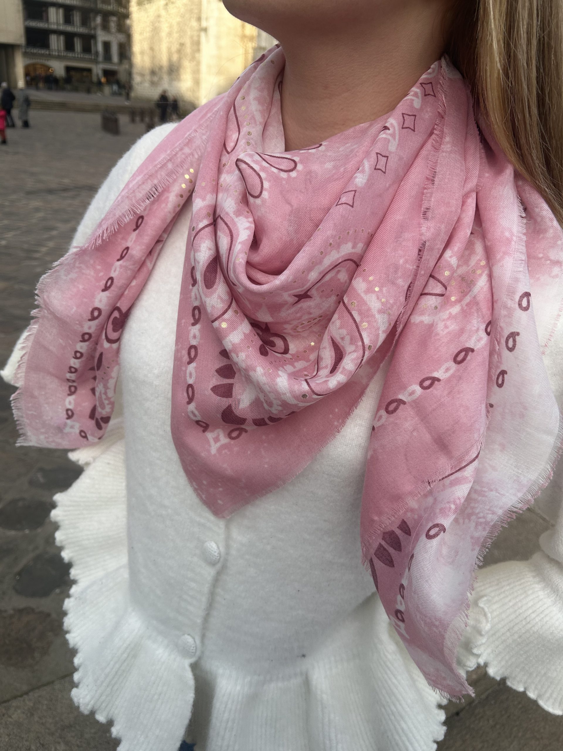 Écharpe carrée pastel